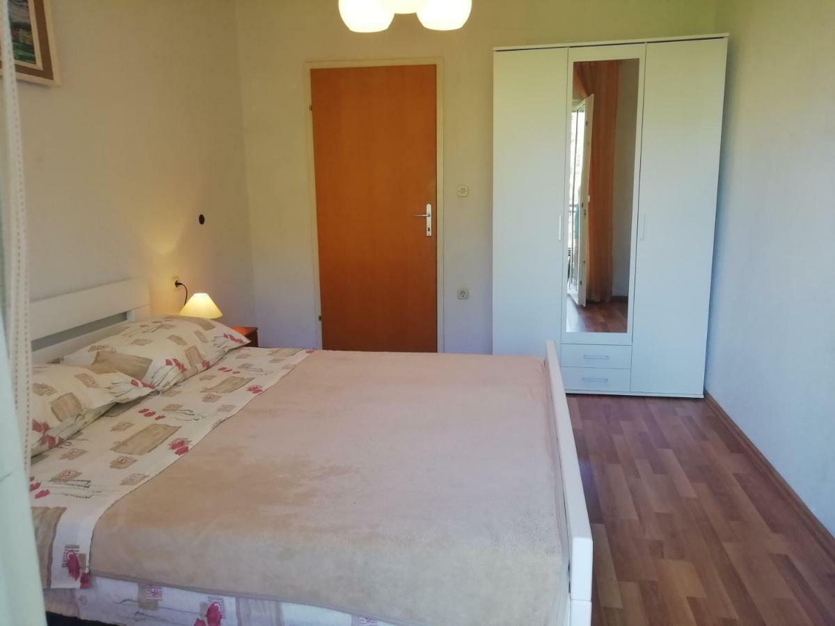Apartments Jadranka Ivana Pula Buitenkant foto